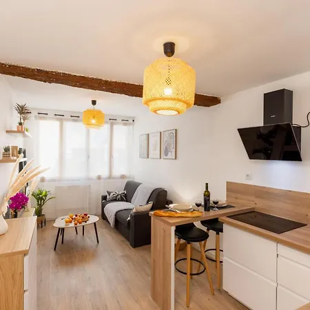 Beautiful Renovated Modern Appartamento