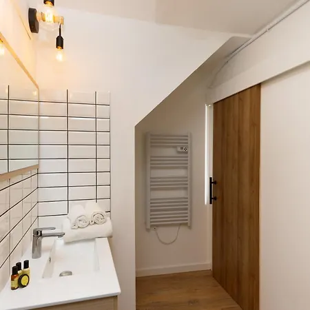 Beautiful Renovated Modern